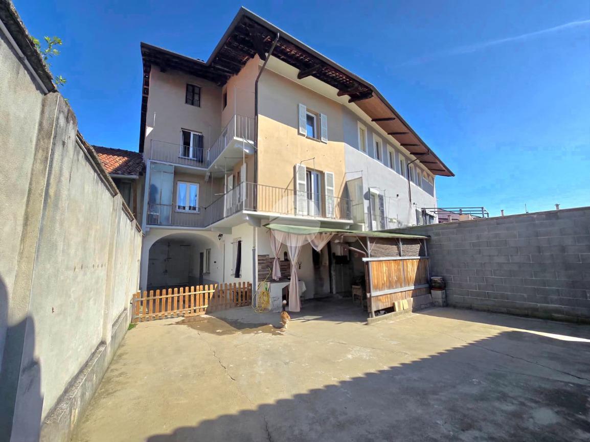 Casa indipendente in Via Carlo Alberto 30, San Benigno Canavese