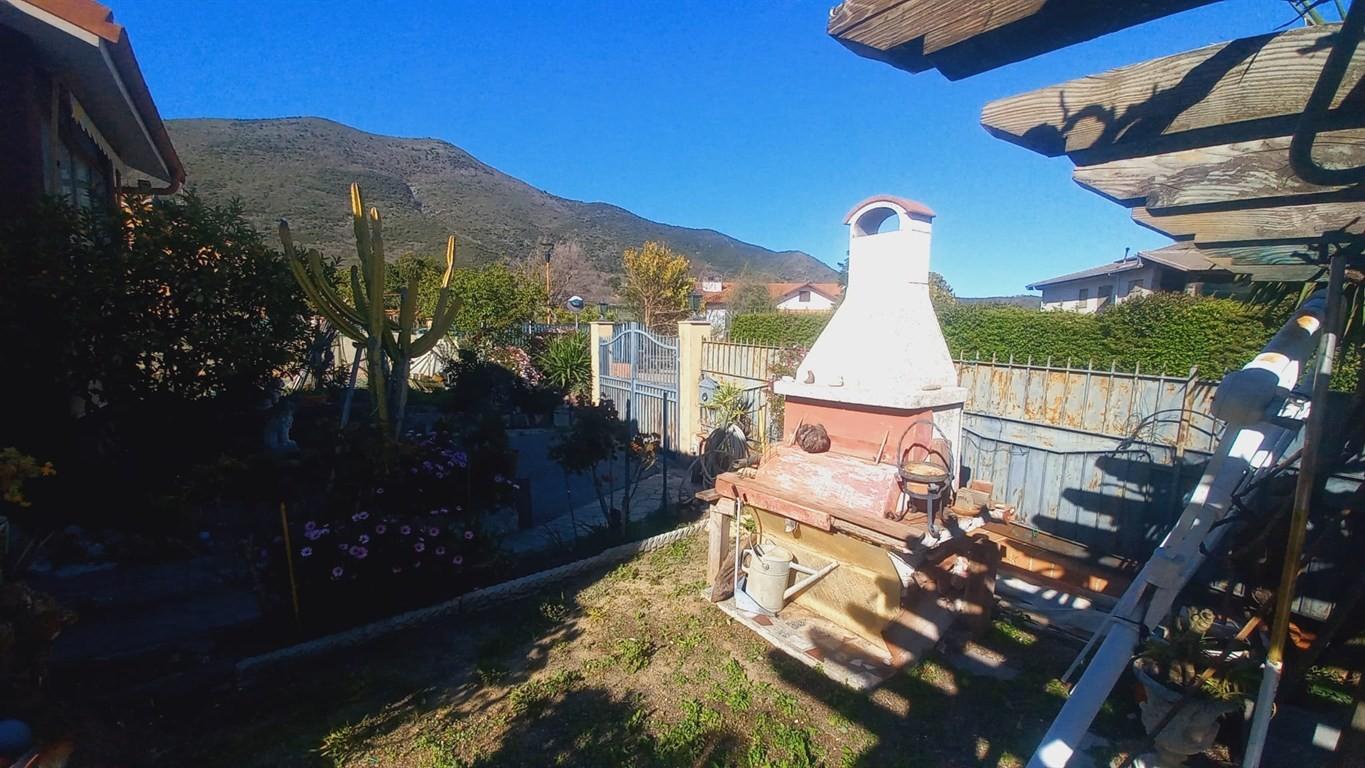 Villa a schiera in Via Crociata 7, Cisano sul Neva