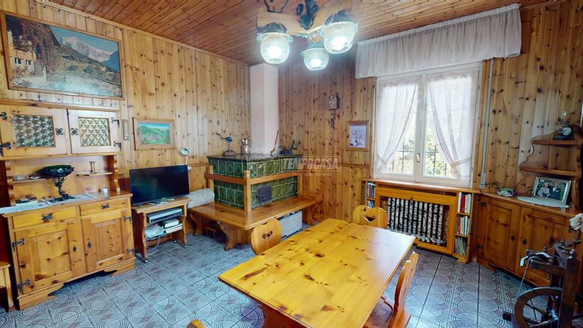Villa in Via Giosuè Borsi 16, Besana in Brianza