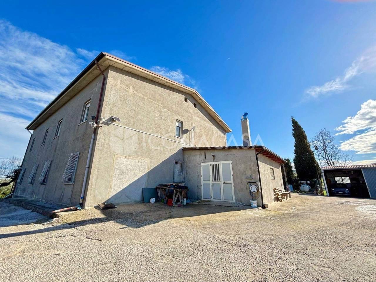 Villa bifamiliare in Contrada Colle Calcioni 37, Petacciato