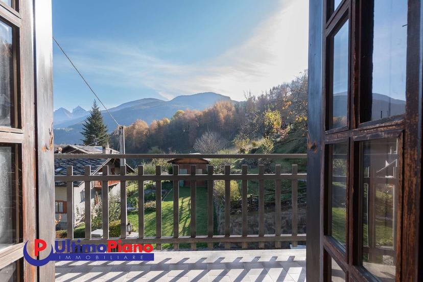 Villa unifamiliare in Frazione Villes Dessus 1, Introd — foto 2 di 5