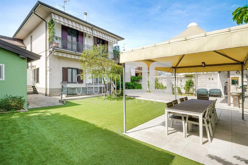 Villa bifamiliare in Via Como, Cesano Maderno — foto 4 di 5