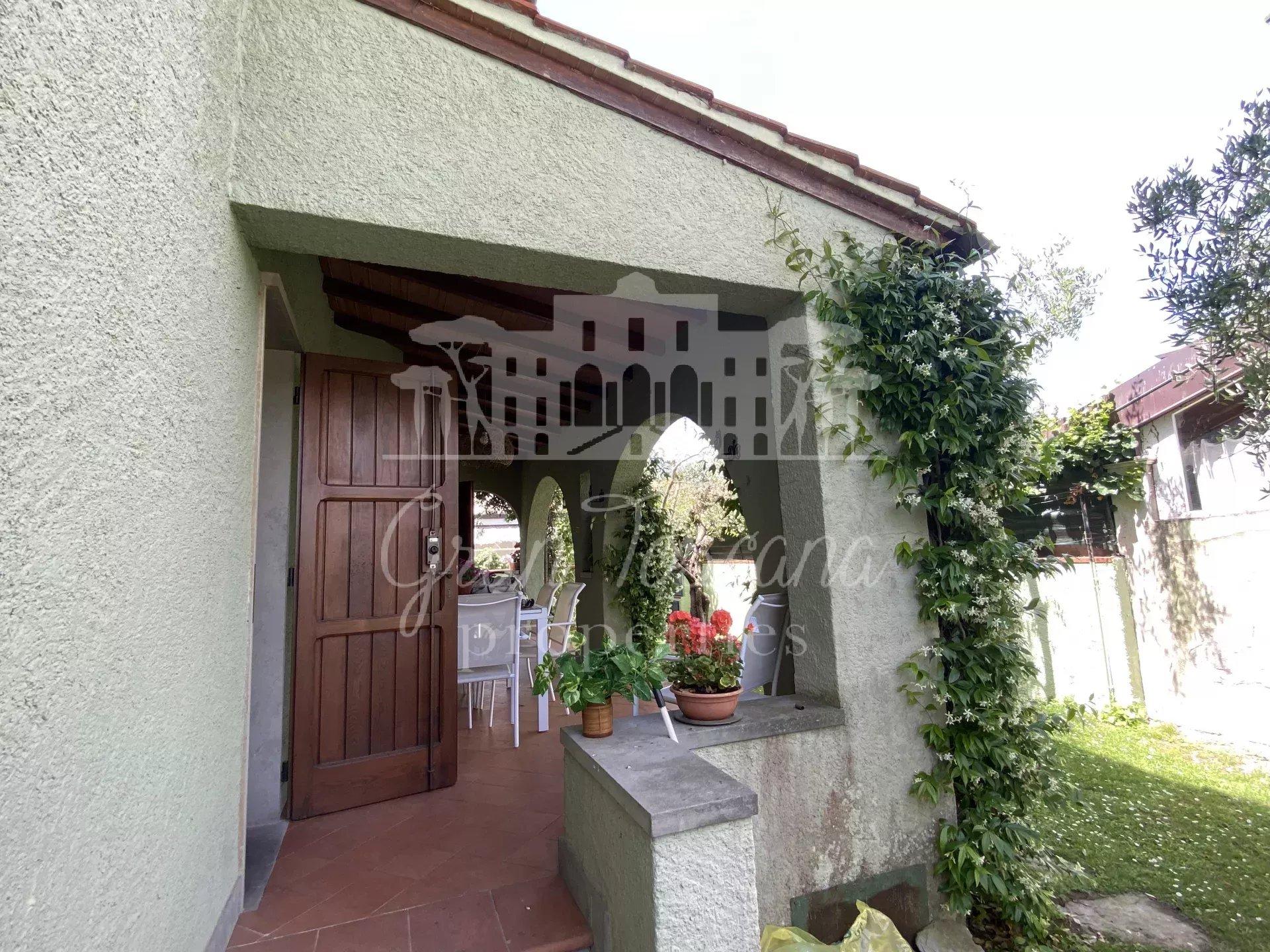 Casa indipendente, Forte dei Marmi