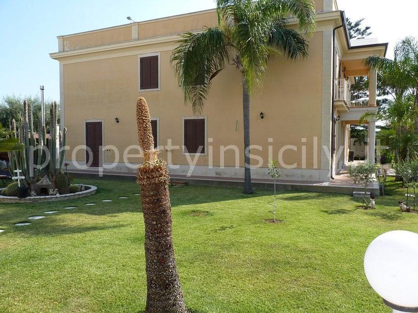 Villa in Piazza Esedra, Avola