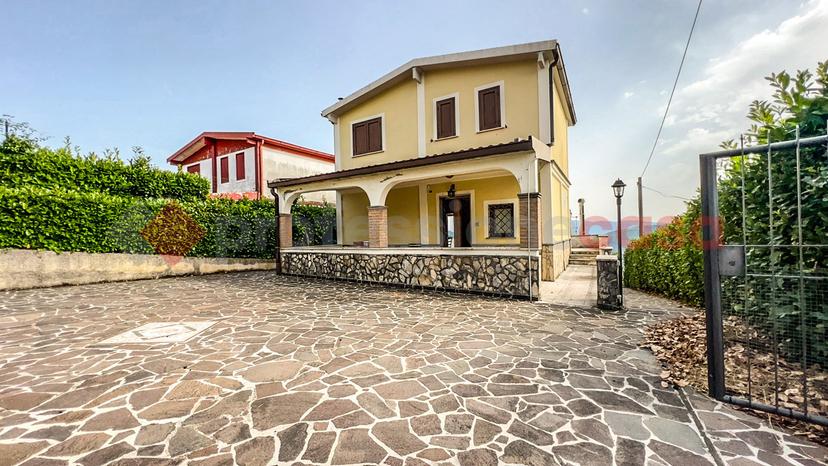 Villa in Via Circonvallazione Cerano 24, Torre Cajetani — foto 2 di 5