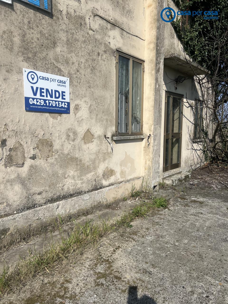 Casa indipendente in Via Rezzole, Pozzonovo