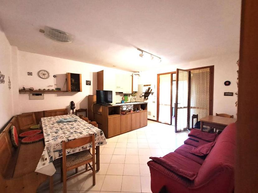Trilocale in Agliano 54100, Massa