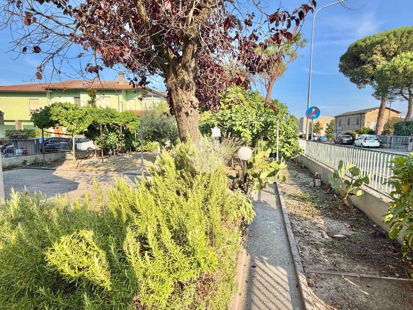 Bilocale in Viale Litorale Marina 159, Cesenatico — foto 3 di 5