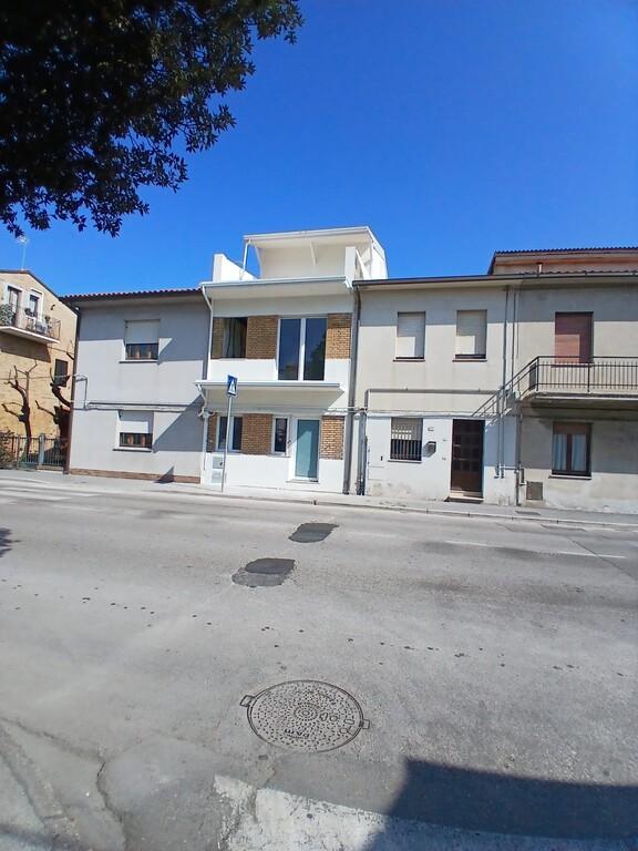Casa indipendente in Via Cristoforo Colombo 403, Civitanova Marche