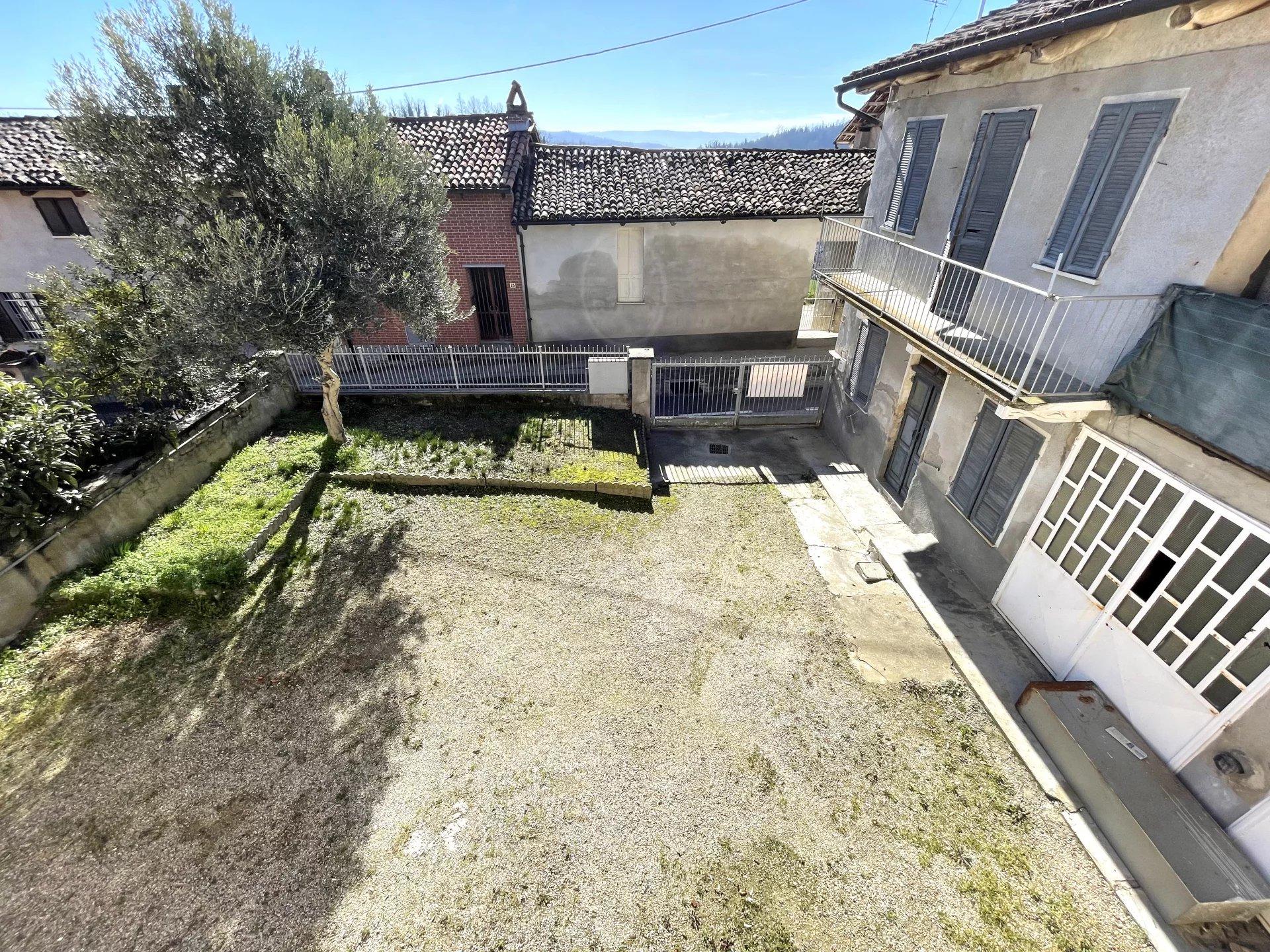 Casa indipendente, Vezza d'Alba