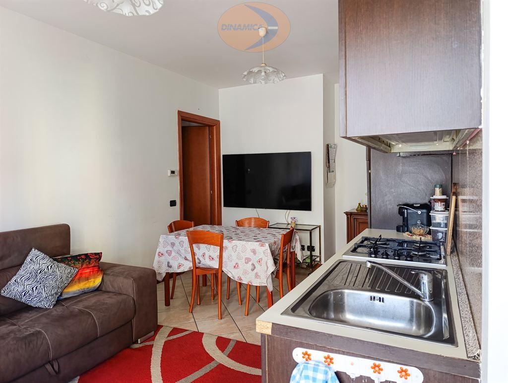 Bilocale in Via Statale 73, La Valletta Brianza