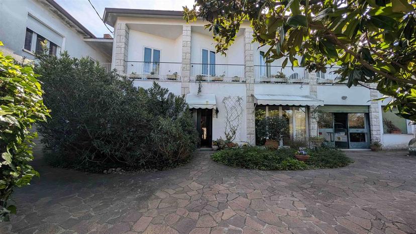 Casale in Frazione Sistiana, Duino-Aurisina — foto 2 di 5