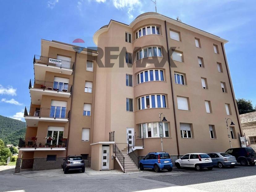 Appartamento in Piazza Medaglie d'Oro 7, Nocera Umbra — foto 3 di 5