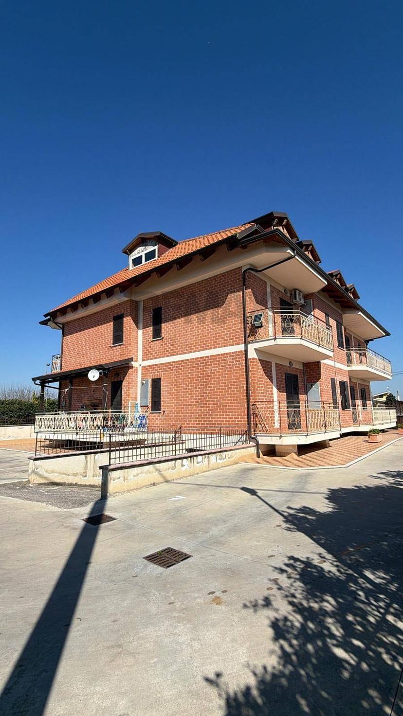 Casa indipendente in Via IV Novembre 236, Carinola — foto 2 di 5