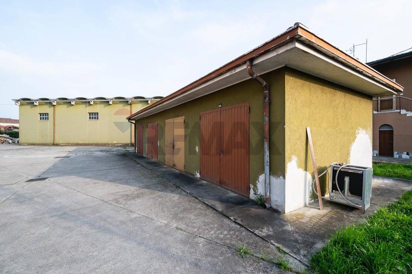 Quadrilocale in Via Marconi 15, Commessaggio — foto 2 di 5