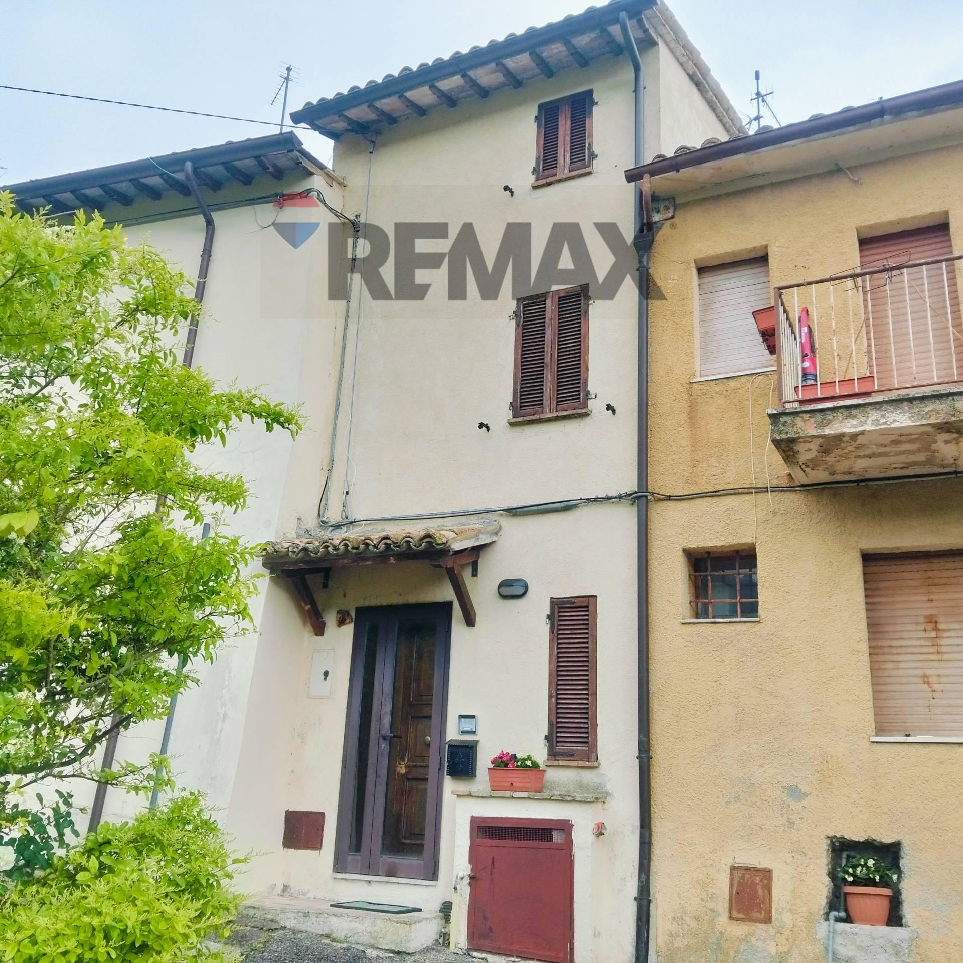 Casa indipendente in Frazione Serra Bassa 13, Foligno