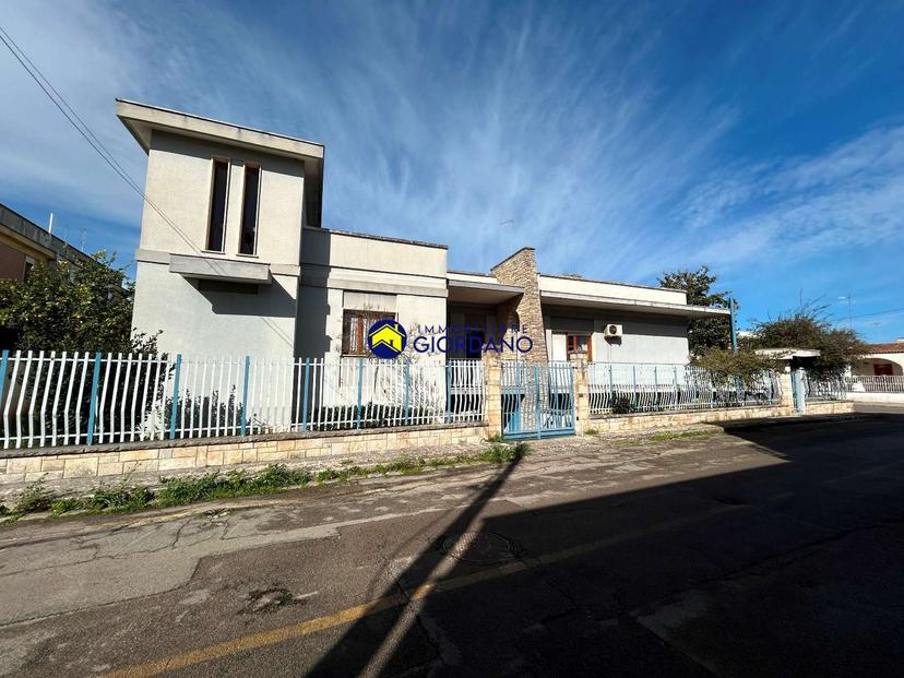Villa unifamiliare in Via San Martino, 7 Angolo Via Brindisi, Squinzano — foto 2 di 5