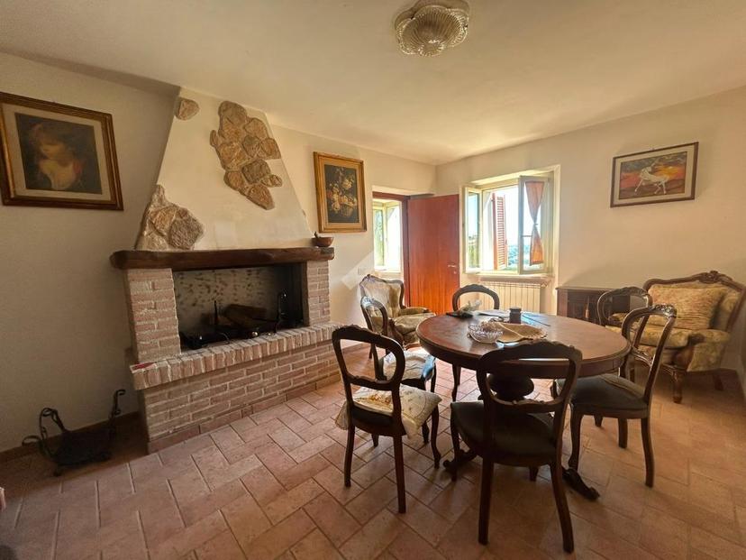 Casa indipendente in Vocabolo Raggio 369, Massa Martana — foto 2 di 5