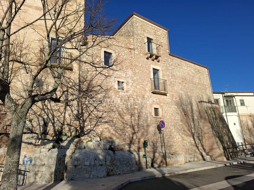 Casa indipendente in Via Belvedere, Rignano Garganico