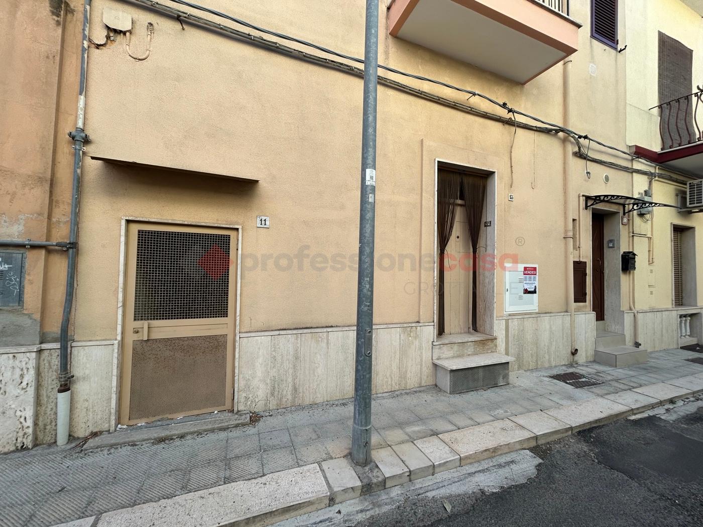 Casa indipendente in Via Lucania 11-13, Grottaglie