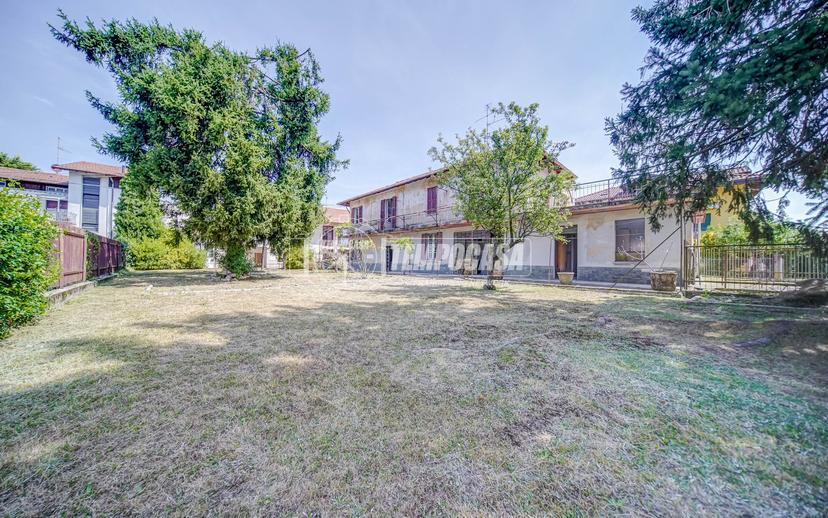Villa in Via Roma 47, Carnago — foto 2 di 5