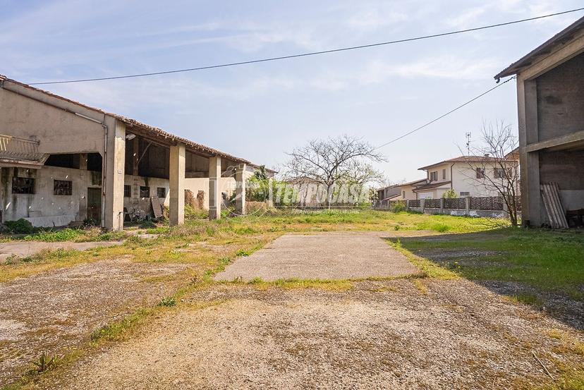 Cascina in Via Erculiani 154, Montichiari — foto 4 di 5