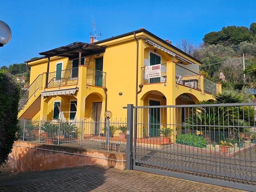 Trilocale in Via Pairola 44, San Bartolomeo al Mare — foto 2 di 5