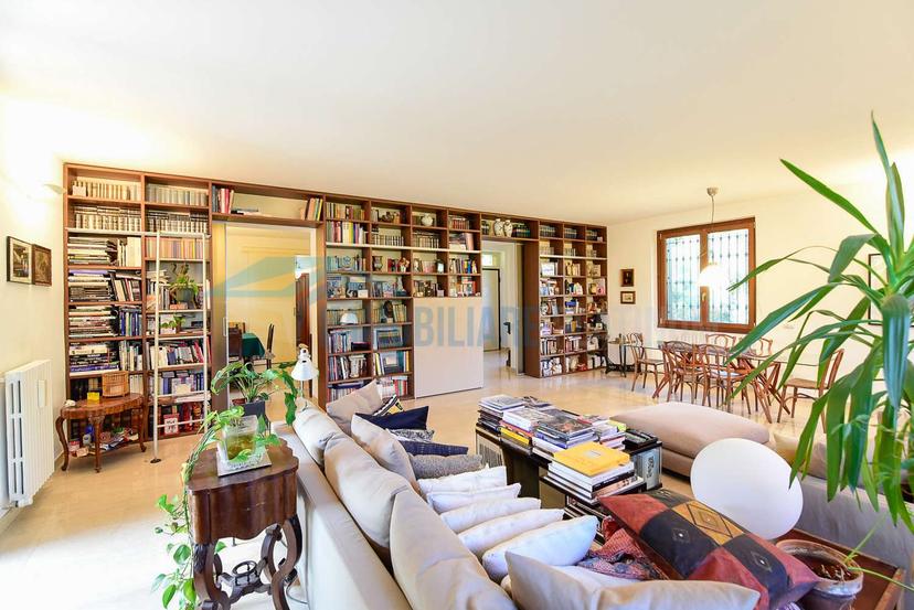 Villa unifamiliare in Via Risorgimento 42, Sirtori