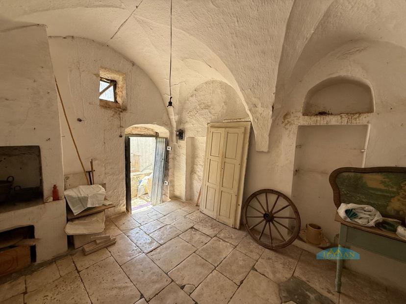 Casa indipendente in Vico II Santoro Urgesi, Ceglie Messapica — foto 2 di 5