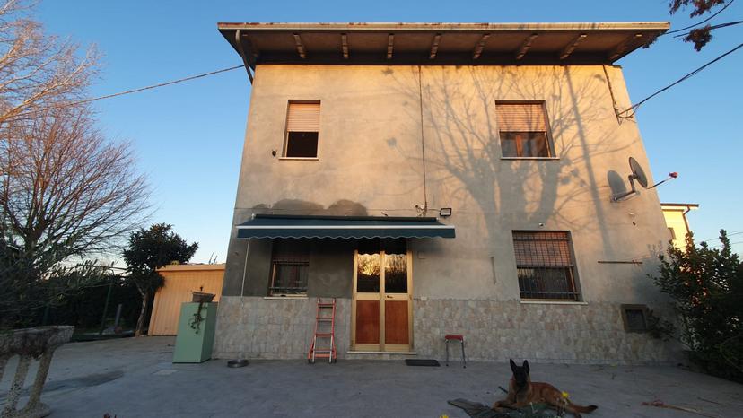 Casa indipendente in Via Valli, Mirandola — foto 2 di 5