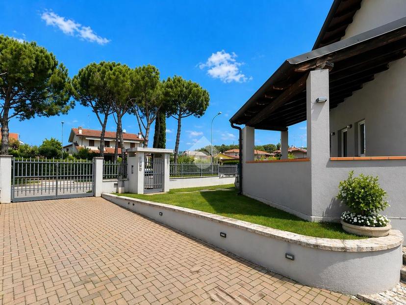 Villa in Via Armando Diaz 46, Castelnuovo del Garda — foto 2 di 5