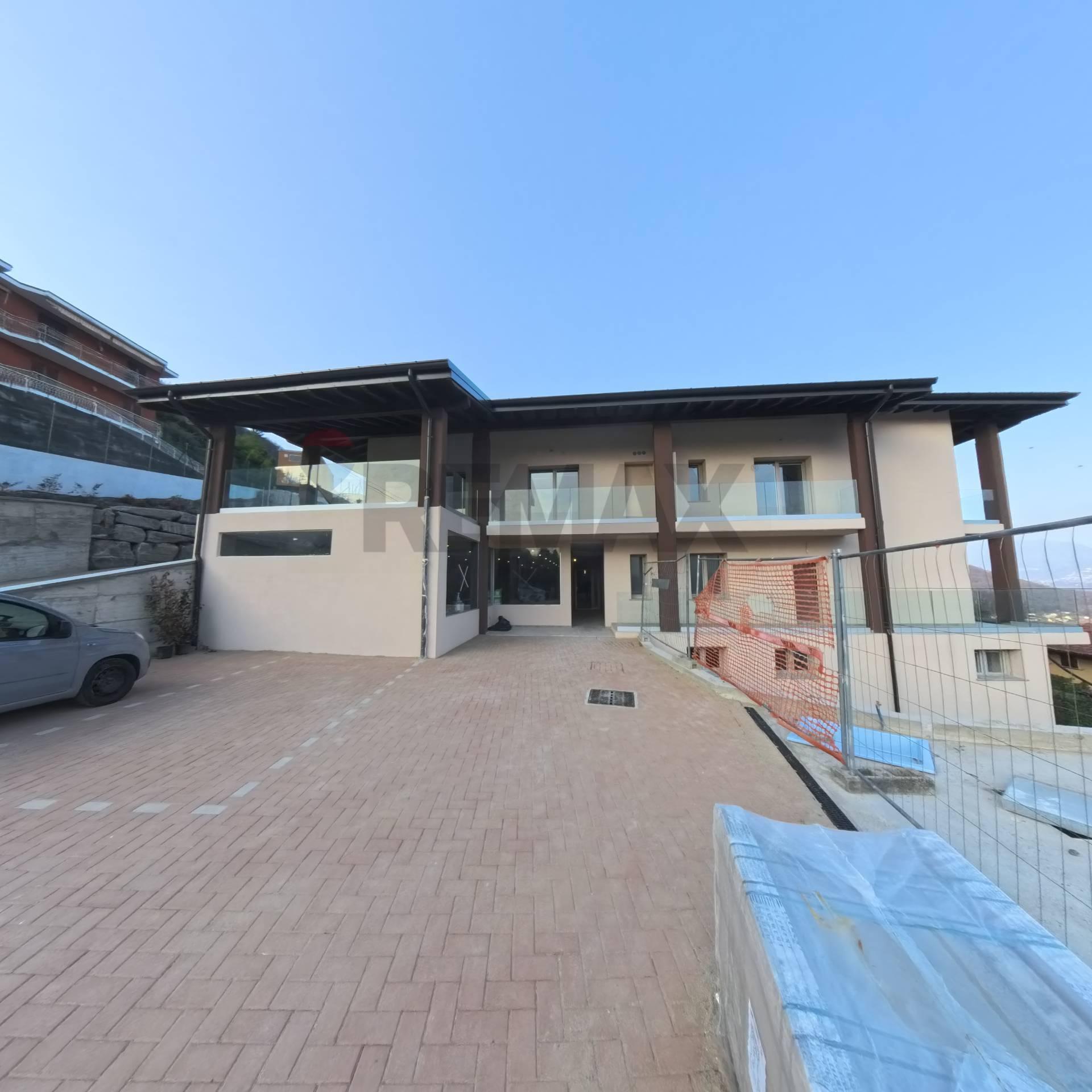 Trilocale in Via Ponte Tresa 28, Cadegliano-Viconago