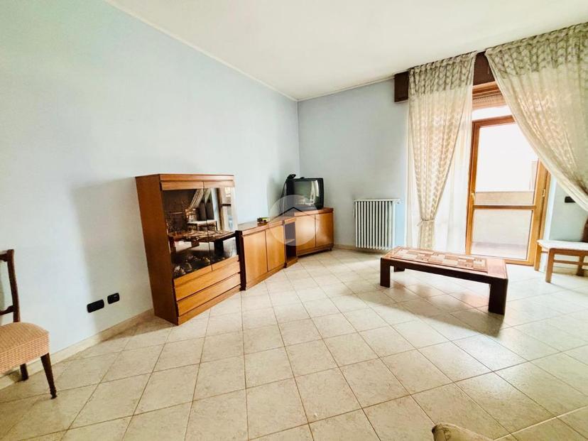 Quadrilocale in Via S. Francesco d'Assisi 10, Monza