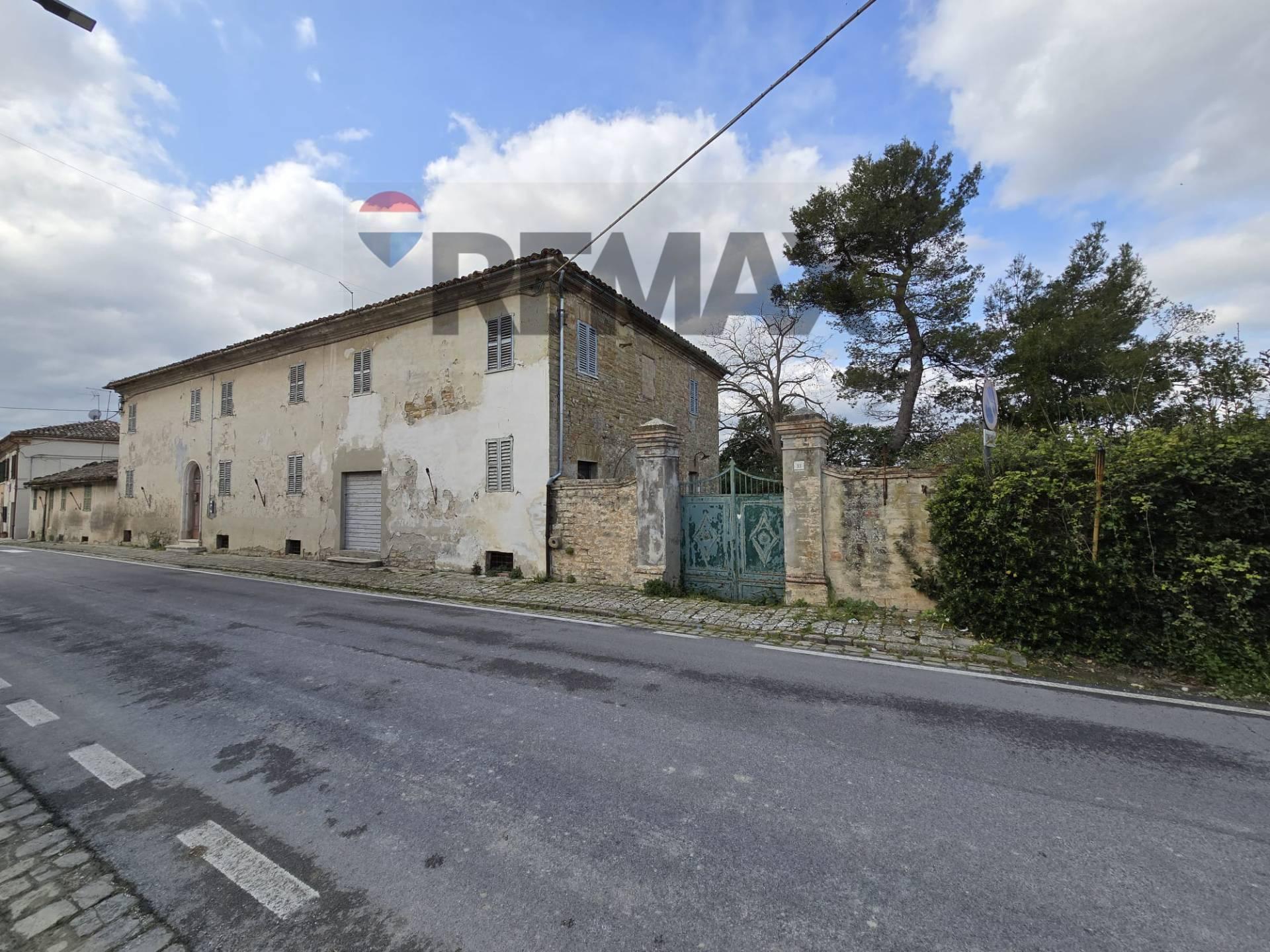 Villa in Via Antonio Gramsci, Castelplanio