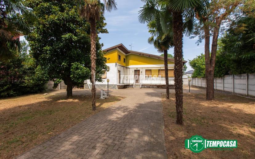 Villa in Via Sardegna 29, Magnago — foto 2 di 5