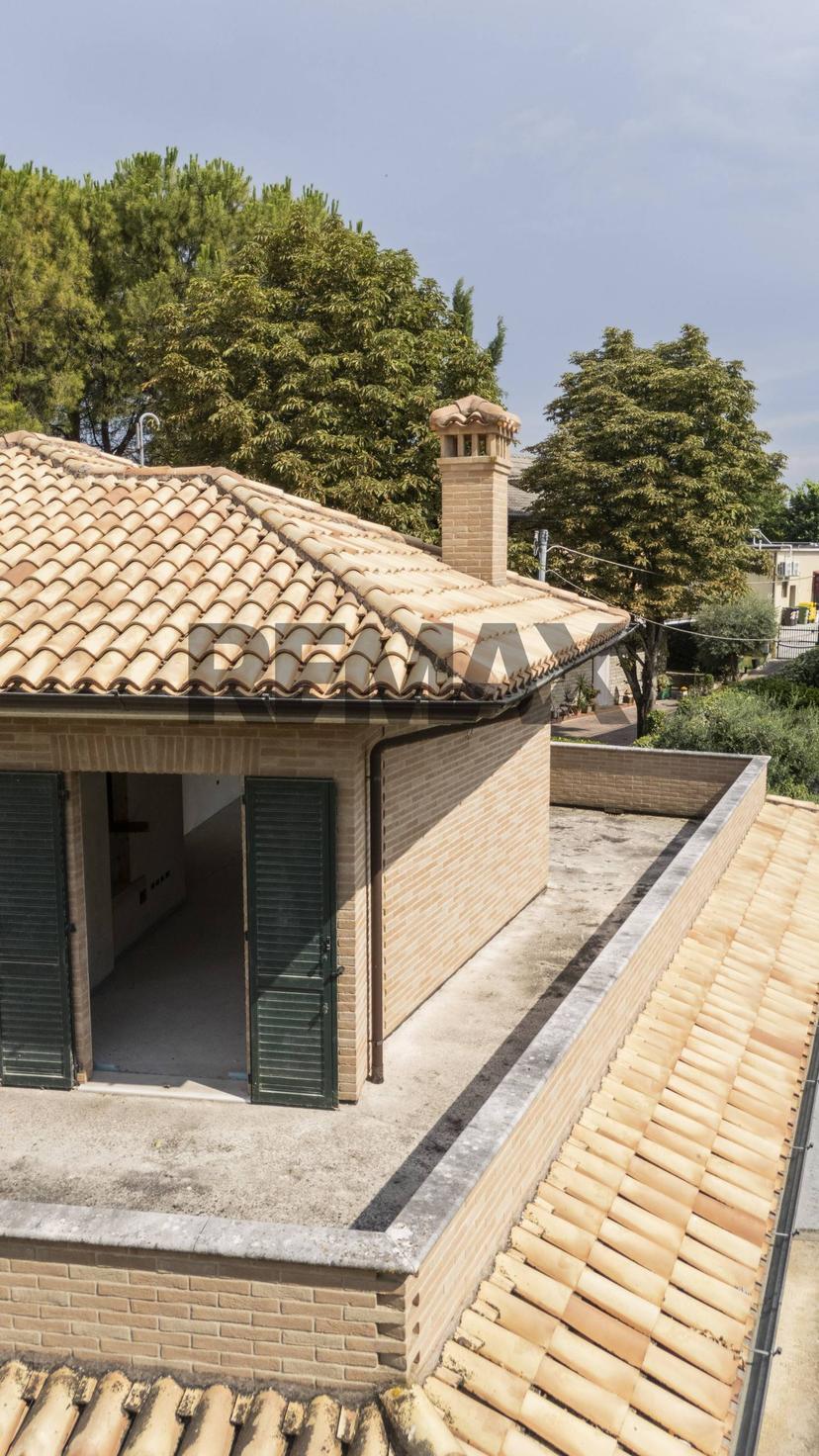 Casa indipendente in Via Mario Carofoli Snc, Corinaldo — foto 2 di 5