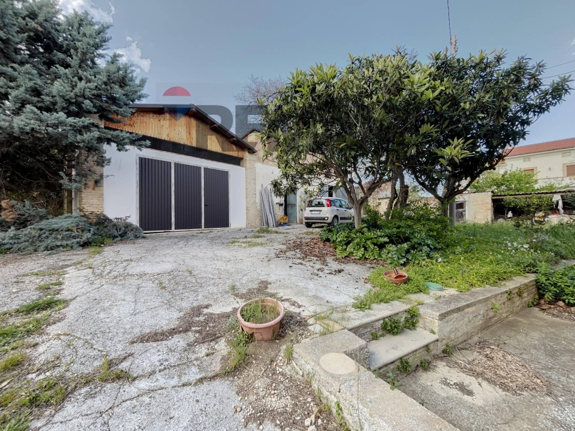 Casa indipendente in Contrada Sabatiniello 8, Tollo