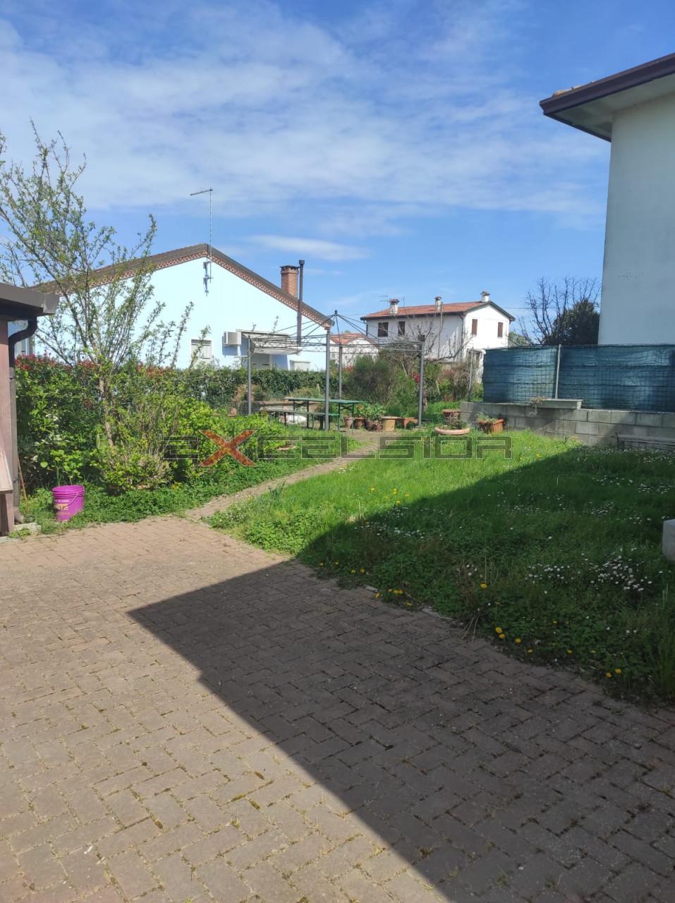 Villa in Via G. Matteotti, 20 Bis, Cavarzere