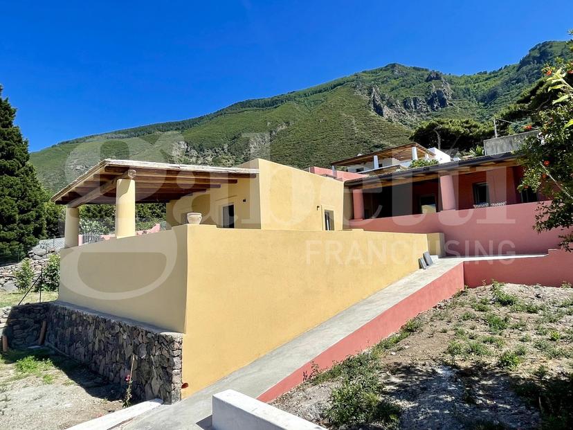 Casa indipendente in Via Fratelli Mirabito Snc, Malfa — foto 4 di 5