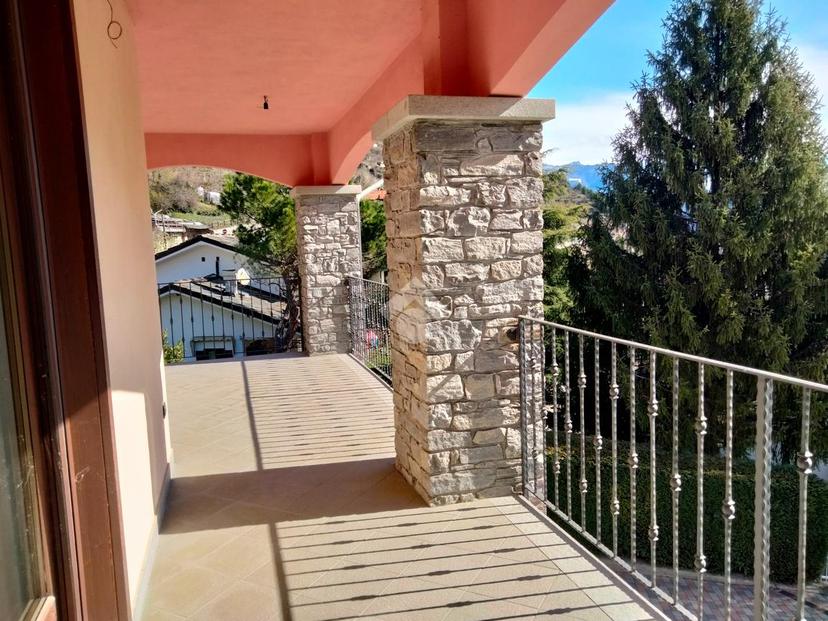 Trilocale in Frazione Rovine 95, Sarre — foto 4 di 5
