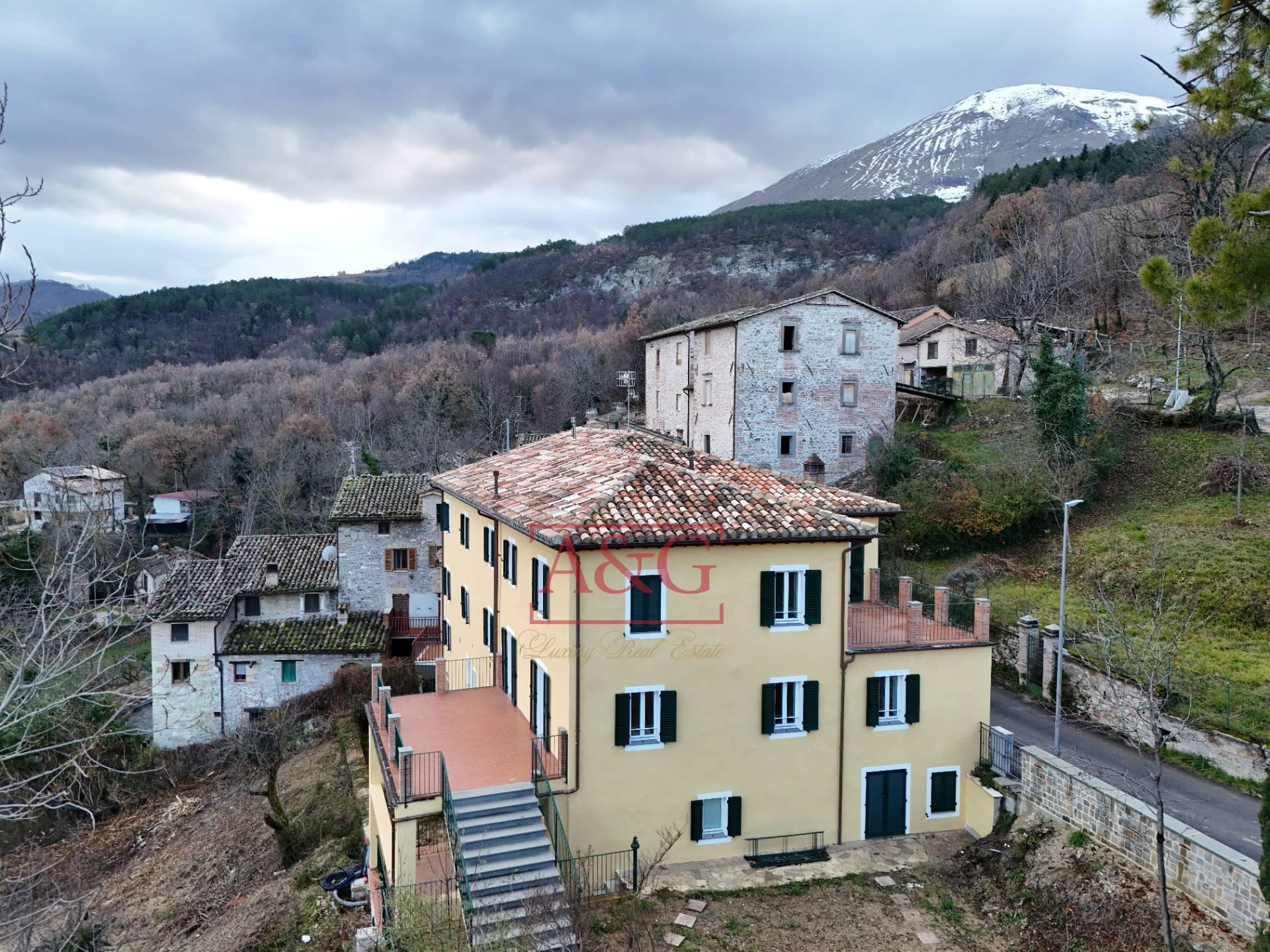 Villa in Località Sossasso Snc, Montefortino