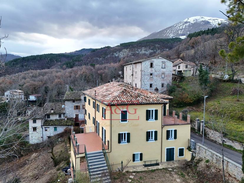 Villa in Località Sossasso Snc, Montefortino
