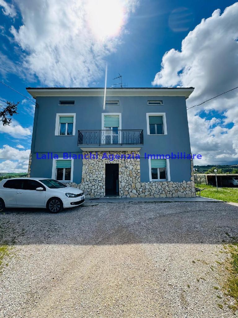 Villa a schiera, Vallefoglia — foto 2 di 5