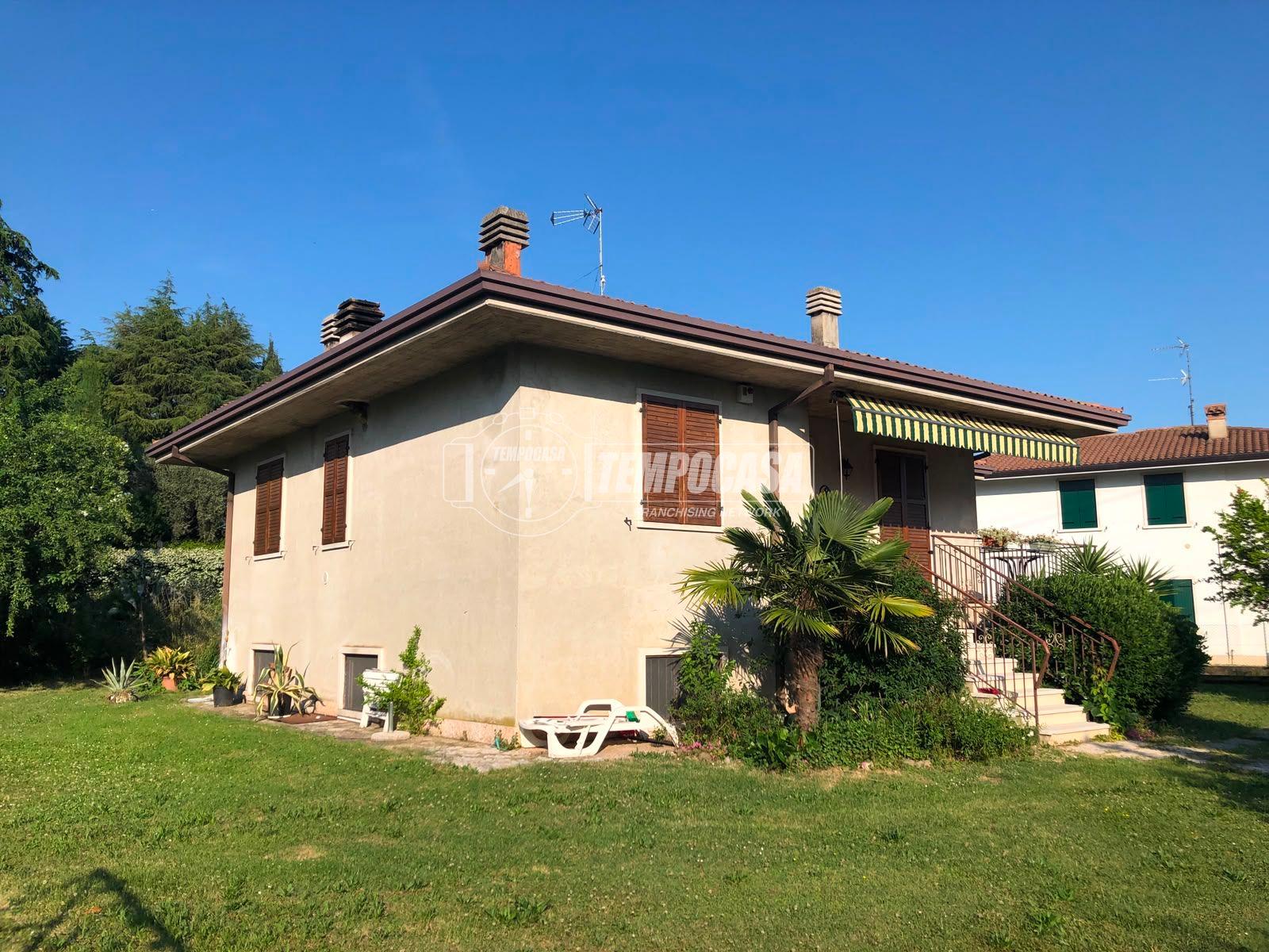 Villa, Affi