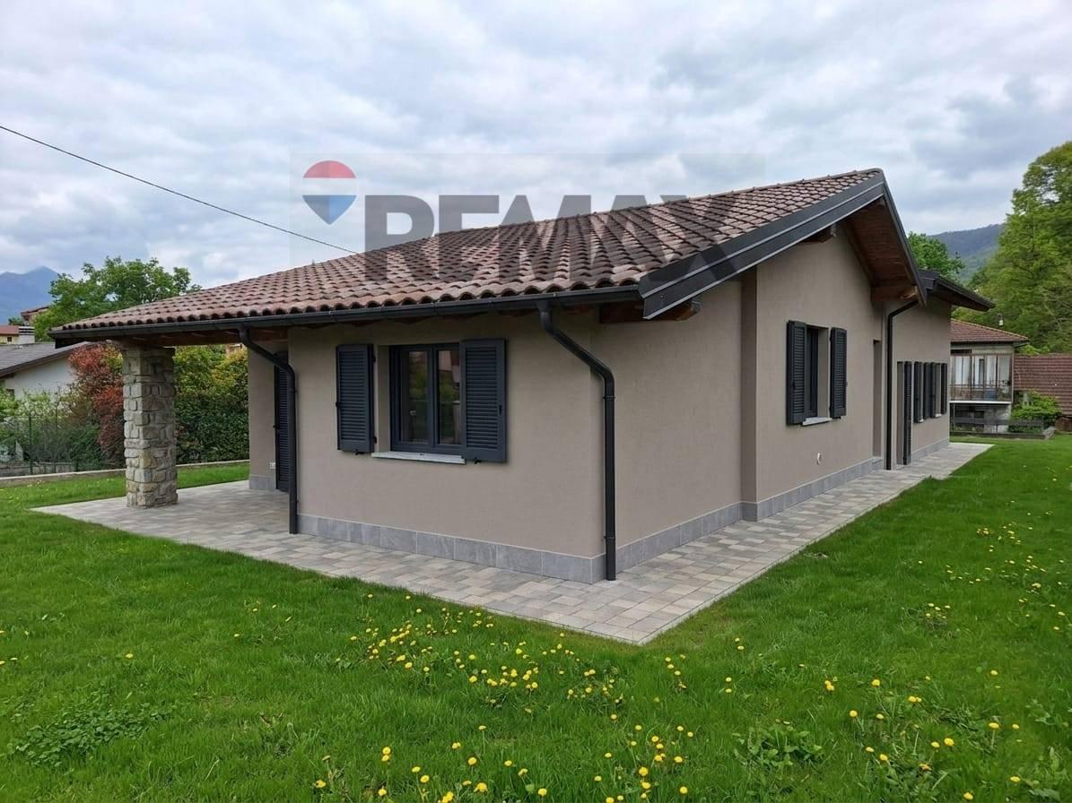 Villa in Via per Domo 2, Castelveccana
