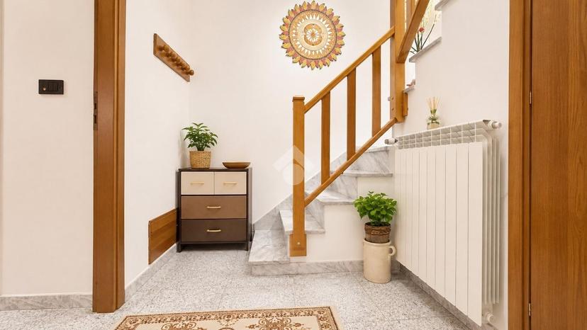 Casa indipendente in Via degli Enotri 14, Mendicino — foto 2 di 5