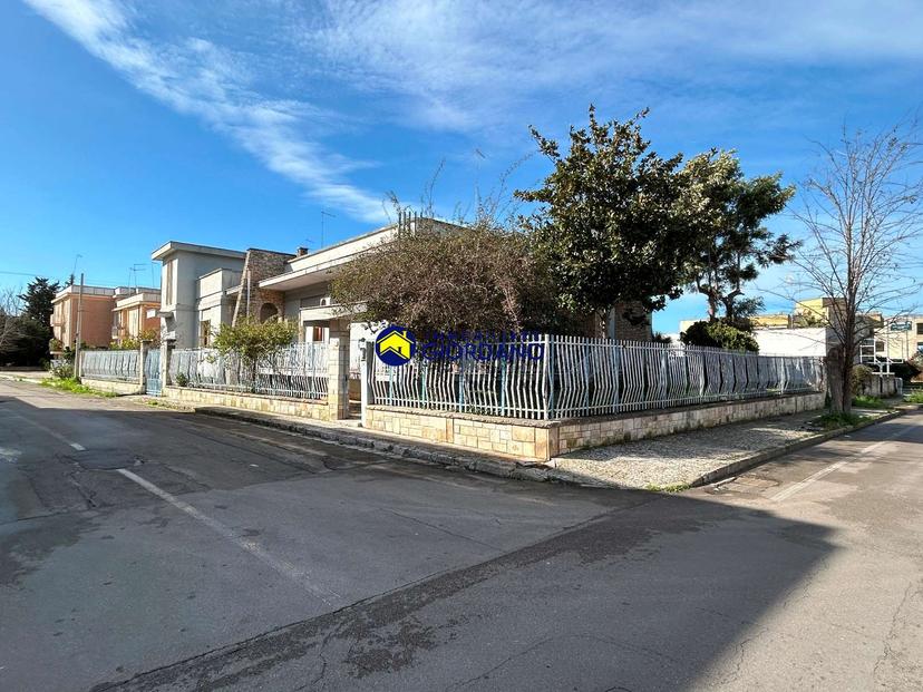 Villa unifamiliare in Via San Martino, 7 Angolo Via Brindisi, Squinzano — foto 3 di 5