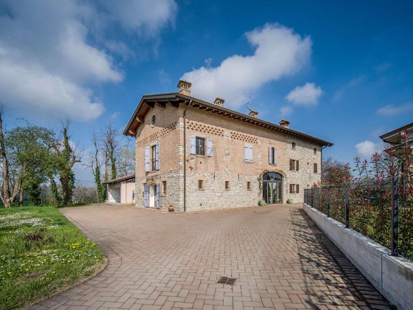 Villa bifamiliare in Romesino 12, Albinea — foto 2 di 5
