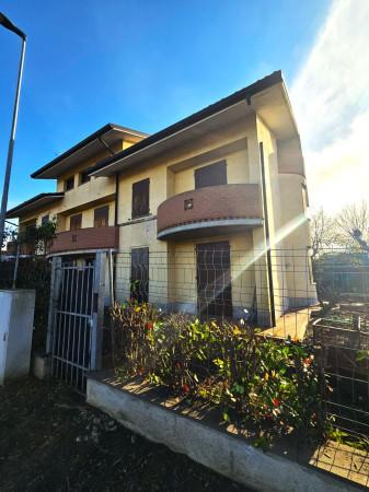 Villa a schiera in Via Confine, Dosolo