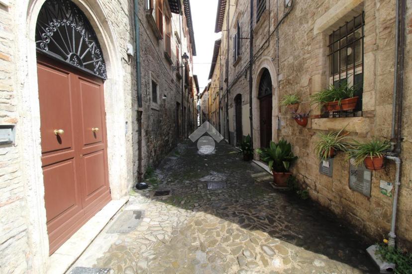 Trilocale in Via della Tribù Fabia 10, Ascoli Piceno